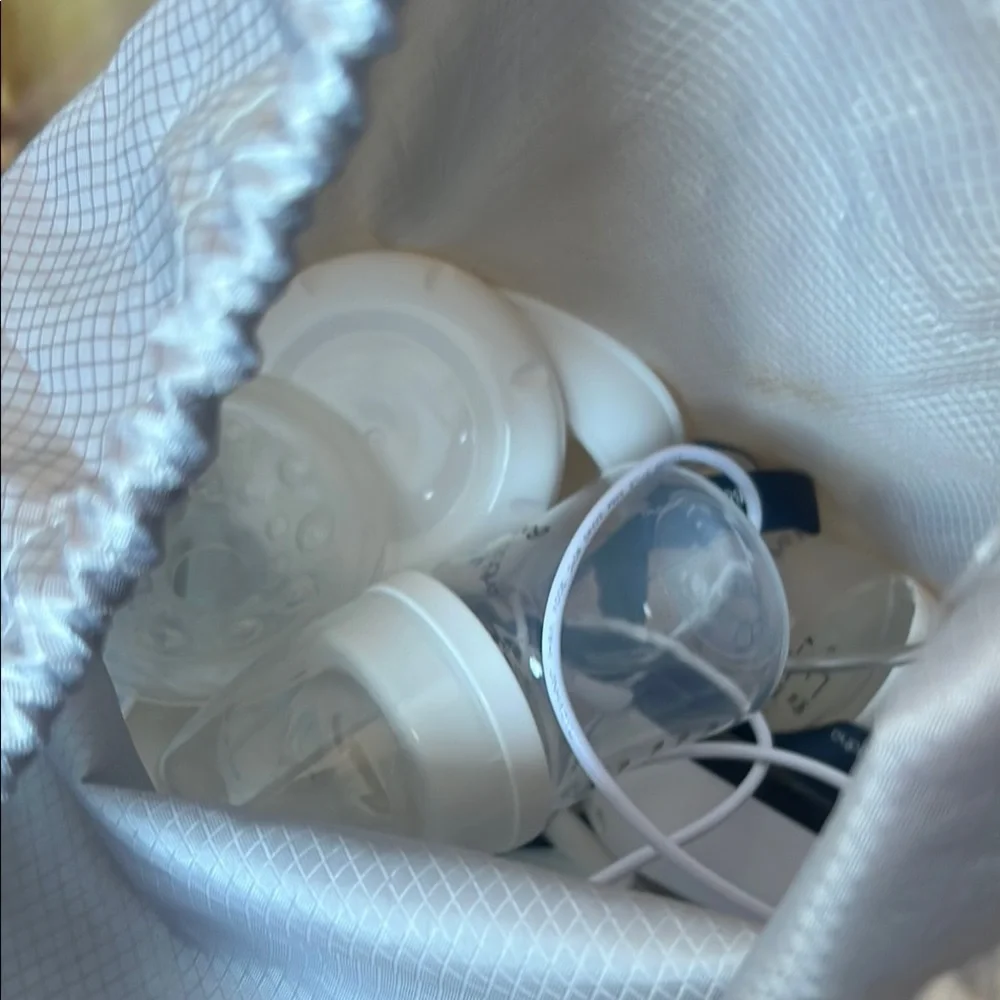 Baby Buddha Portable Breast Pump + supplies & bonus Zomee portable pump
